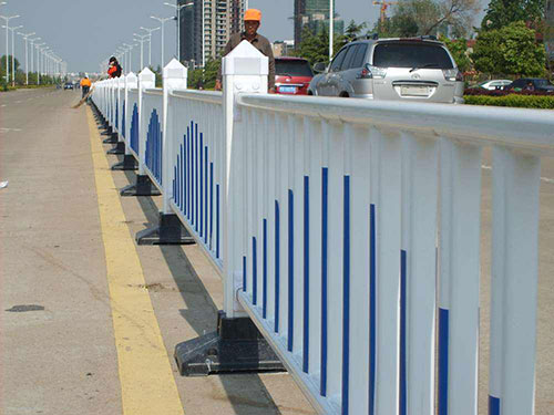 湖北道路鋅鋼護(hù)欄圖片4